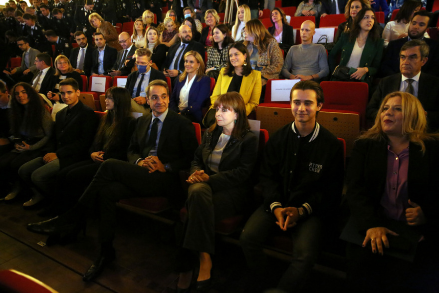 Μητσοτάκης: Μέτρα για την εξάλειψη της βίας κατά των γυναικών - Πιλοτική εφαρμογή του panic button σε Αθήνα και Θεσσαλονίκη