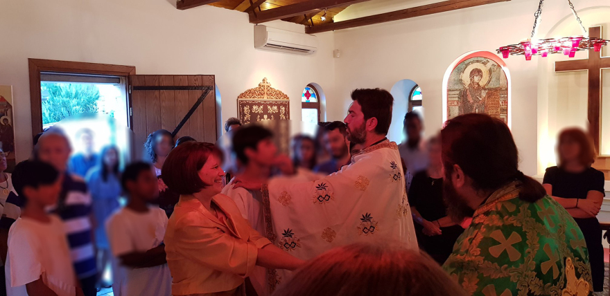 Κιβωτός του Κόσμου: Ομαδικές βαπτίσεις με νονά την πρεσβυτέρα - Δείτε φωτογραφίες