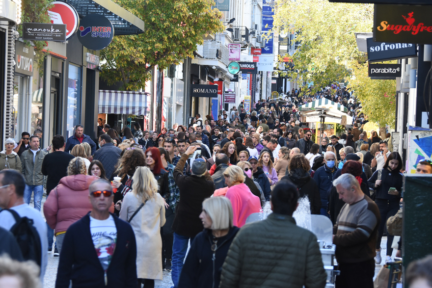 Black Friday: Oυρές έξω από τα εμπορικά - Τι «κυνηγούν» φέτος οι καταναλωτές