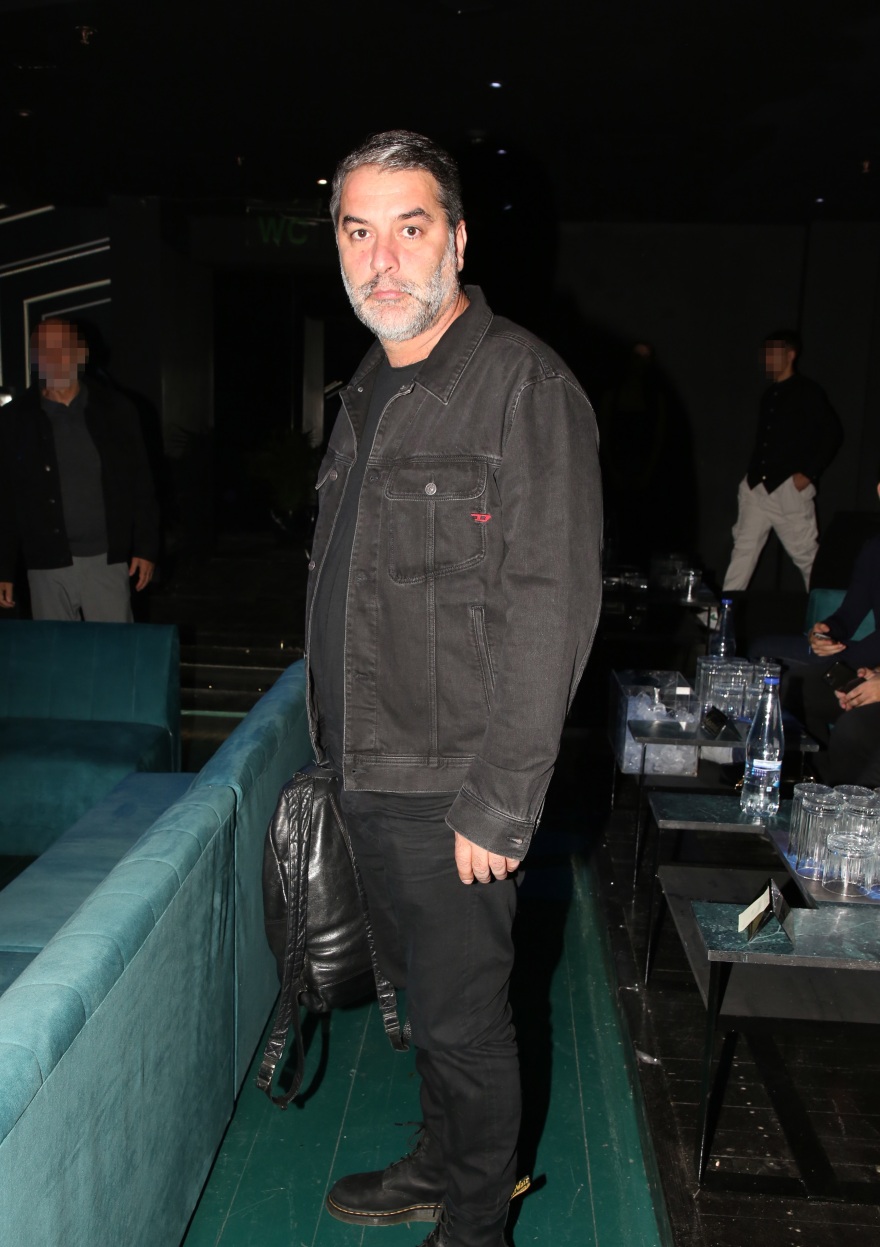 Βασίλης Μπισμπίκης: Ο ηθοποιός βρέθηκε στην πρεμιέρα της Δέσποινας Βανδή - Δείτε φωτογραφίες 