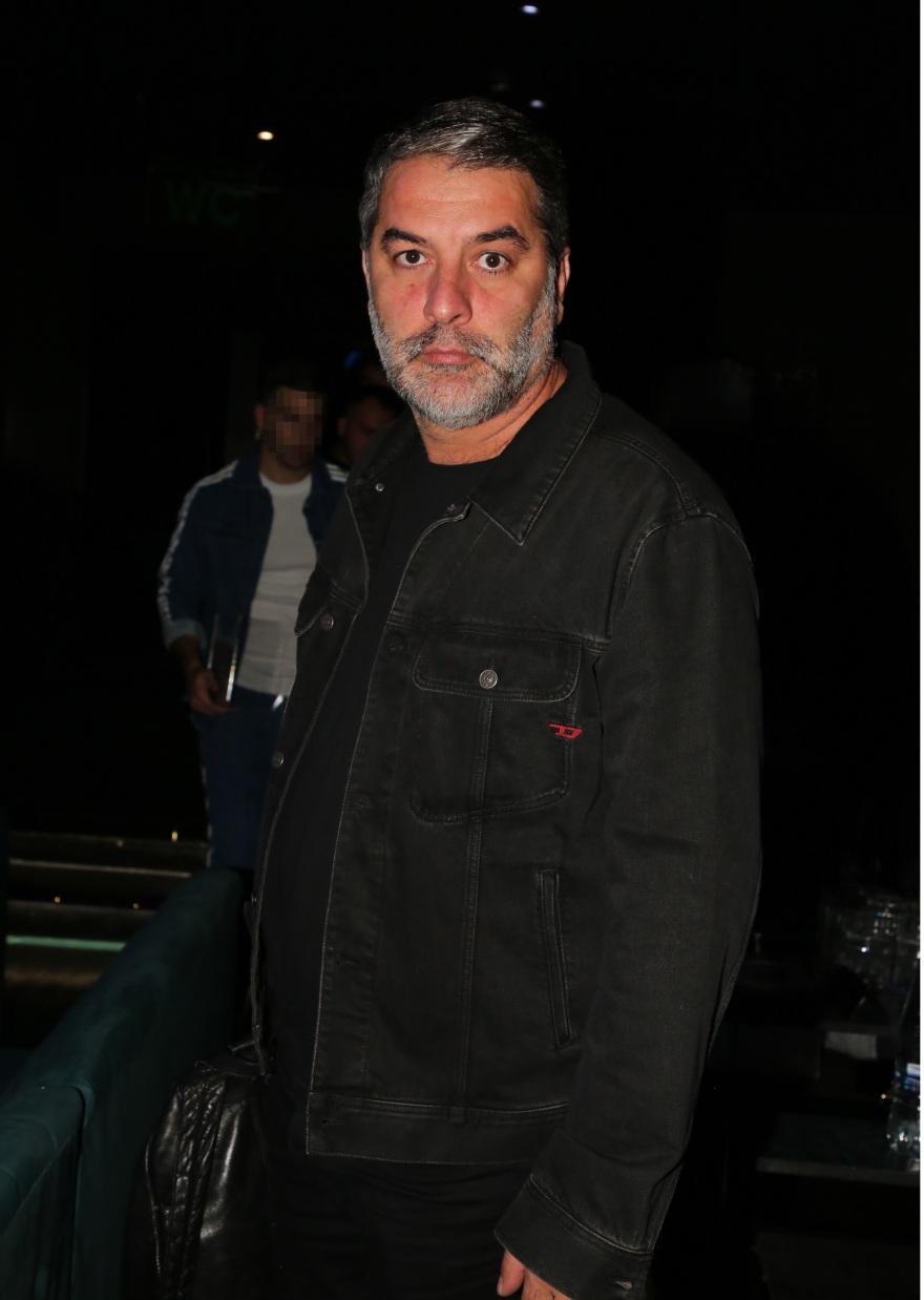 Βασίλης Μπισμπίκης: Ο ηθοποιός βρέθηκε στην πρεμιέρα της Δέσποινας Βανδή - Δείτε φωτογραφίες 