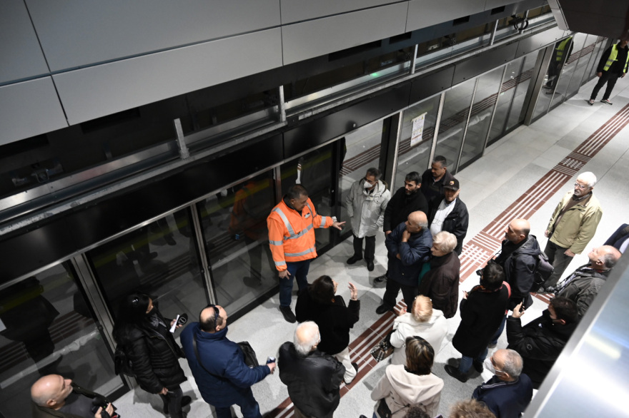 Μετρό Θεσσαλονίκης: Ενθουσιασμός και μεγάλες ουρές - Φωτογραφίες 