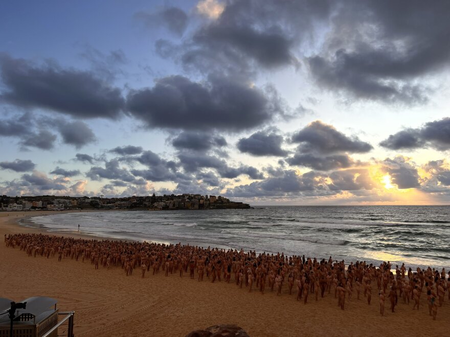 Αυστραλία: Περίπου 2.500 άνθρωποι πόζαραν γυμνοί για τον καρκίνο του δέρματος