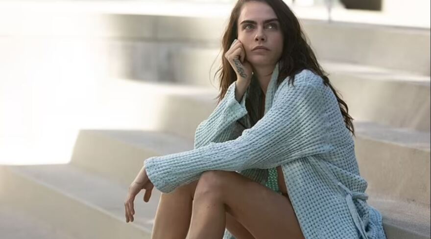 Κάρα Ντελεβίν: «Δωρίζει» τον οργασμό της στην επιστήμη και λέει πως τα... καταφέρνει καλύτερα