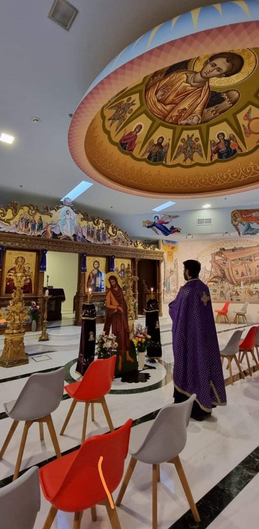 Κιβωτός του Κόσμου: Ο πατέρας Αντώνιος σε... αγιογραφία ως Νώε μαζί με την πρεσβυτέρα