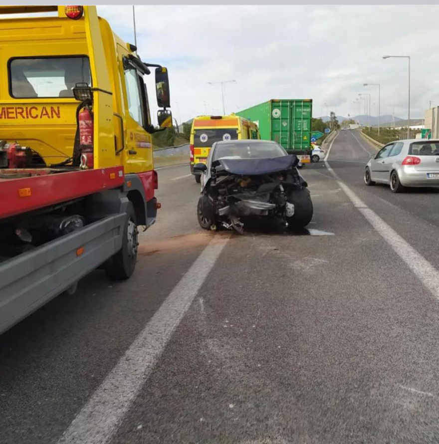 Εθνικό Οδός: Στο αντίθετο ρεύμα στην έξοδο της Μάνδρας μπήκε 84χρονη και έπεσε σε ΙΧ