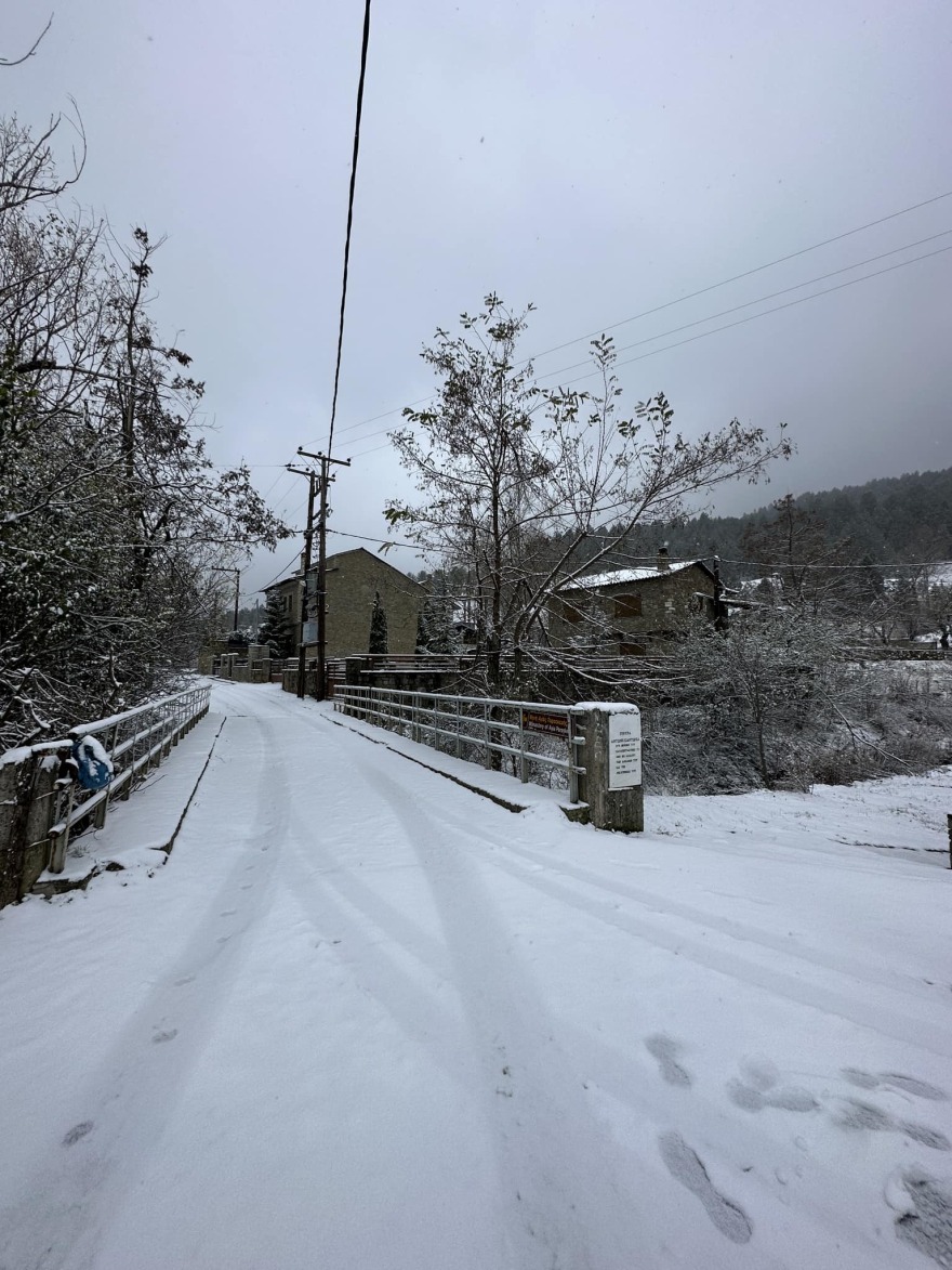 Καιρός: Ντύνονται στα λευκά τα ορεινά της χώρας - Βροχές και χαλαζοπτώσεις αναμένονται σήμερα