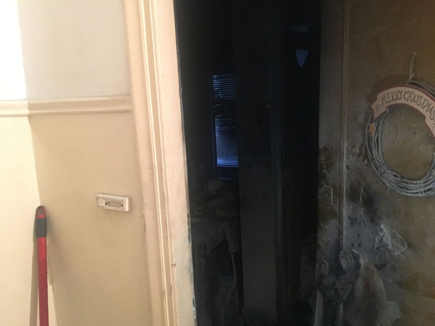 Κολωνός: Συνελήφθη ο πατέρας μετά τη φωτιά - Πολύ σοβαρή η κατάσταση του 5χρονου