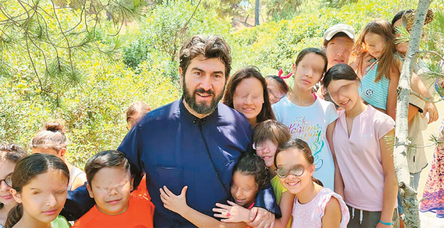 «Κιβωτός του Κόσμου»: Οι δωρεές και τα πλεονάσματα - Πολυτελή ΙΧ,  «υπηρέτες» και... χαρτζιλίκια