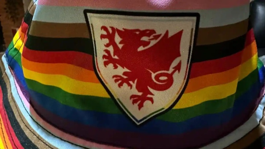 Μουντιάλ 2022: Σταμάτησαν οπαδούς που φορούσαν αντικείμενα στο χρώμα του ουράνιου τόξου