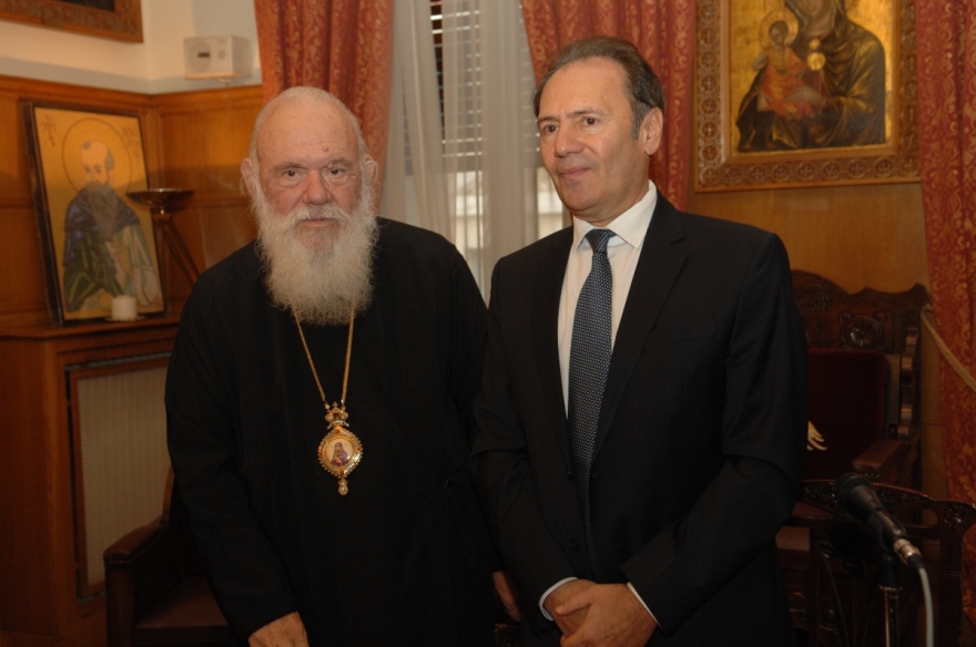 Αρχιεπισκοπή και Φαρμακοβιομηχανία ανανέωσαν τη συνεργασία για δωρεάν φάρμακα στους απόρους