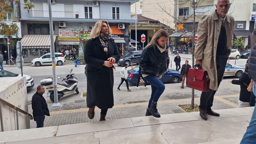 Θεσσαλονίκη: Έκλεψαν 1.500 ευρώ από την τσάντα της 21χρονης όσο ήταν αιμόφυρτη