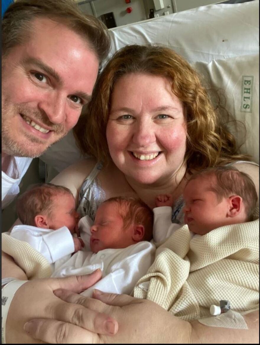 «Γιατροί μου είπαν πως ήμουν πολύ χοντρή για να κυοφορήσω τρίδυμα» - Τη συμβούλεψαν να ρίξει το ένα