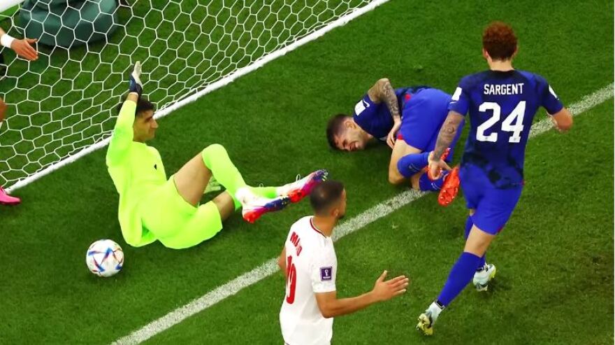 Μουντιάλ 2022: Ο σκόρερ των ΗΠΑ Κρίστιαν Πούλισιτς πανηγυρίζει μέσα από το νοσοκομείο