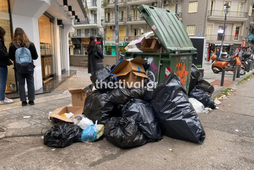  Θεσσαλονίκη: «Βουνά» τα σκουπίδι από την αποχή των εργαζομένων στην καθαριότητα