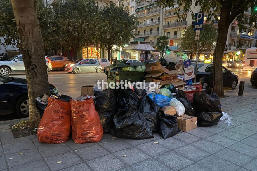  Θεσσαλονίκη: «Βουνά» τα σκουπίδι από την αποχή των εργαζομένων στην καθαριότητα