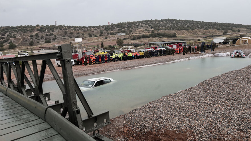 Εντυπωσιακές φωτογραφίες από άσκηση αντιμετώπισης φυσικών καταστροφών στον Ασπρόπυργο