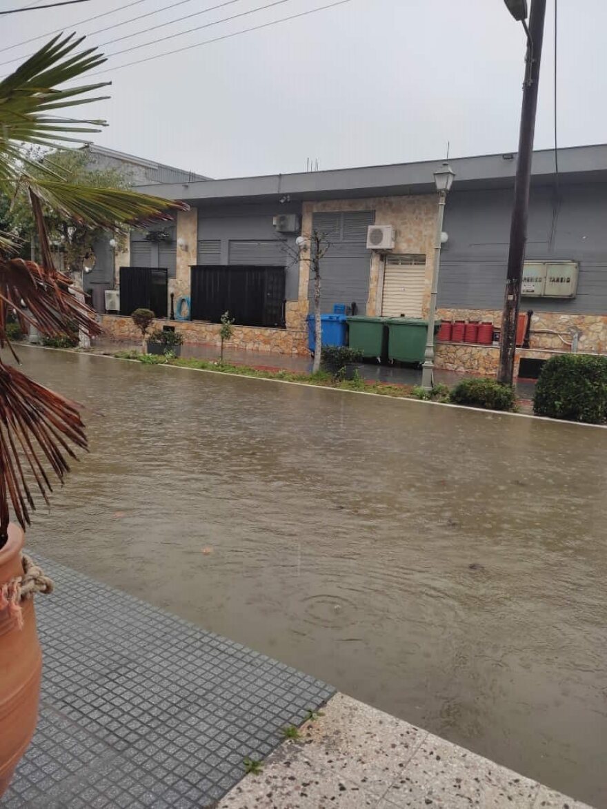 Κακοκαιρία Άριελ – Σοβαρά προβλήματα στην Κατερίνη, πλημμύρισαν σπίτια, ζημιές στο οδικό δίκτυο