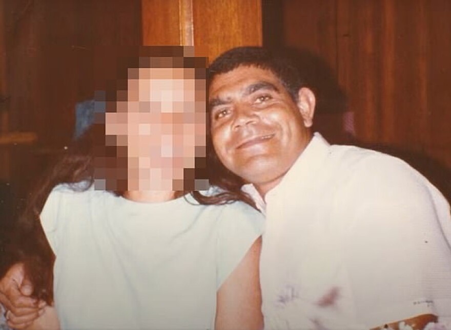 Υποδειγματικός οικογενειάρχης όσο ζούσε, κατά συρροή βιαστής μετά θάνατο - Πώς αποκαλύφθηκε η δράση του 