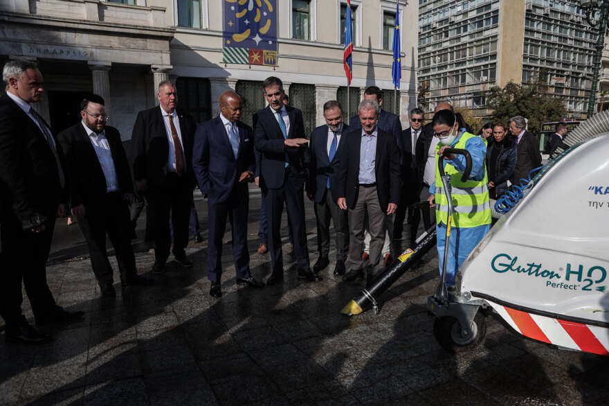 Στην Αθήνα ο δήμαρχος της Νέας Υόρκης: Υπογραφή συμφώνου αδελφοποίησης μεταξύ των δύο πόλεων