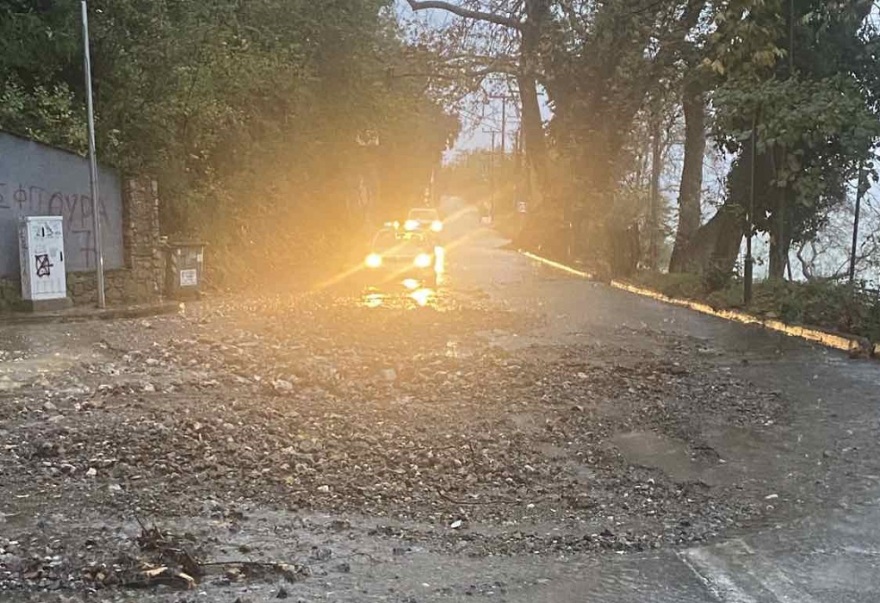 Αθηνών - Κορίνθου: Άγνωστο πότε θα αποκατασταθεί από την πτώση βράχων, λέει η Ολυμπία Οδός