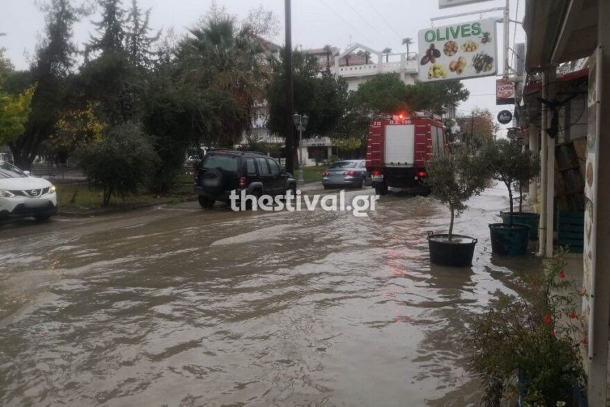 Κακοκαιρία Άριελ: Διακοπές κυκλοφορίας και προβλήματα σε Πιερία και Χαλκιδική - Χωρίς ρεύμα περιοχές της Θέρμης