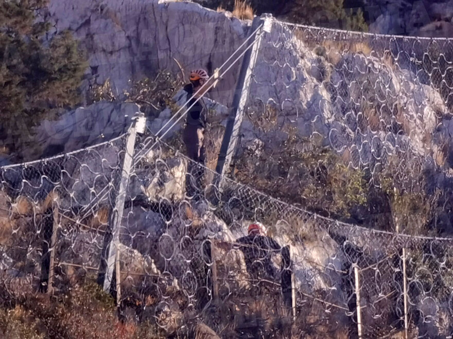Αθηνών - Κορίνθου : Αλπινιστές «σκανάρουν» το σημείο της κατολίσθησης στην Κακιά Σκάλα