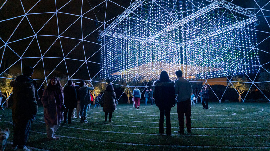 Ίδρυμα Σταύρος Νιάρχος: Εντυπωσιακή η χριστουγεννιάτικη φωταγώγησή του 