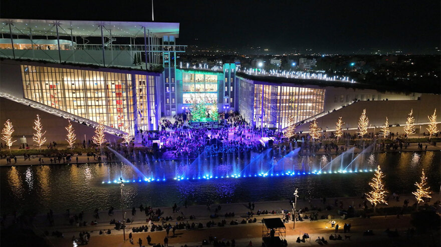 Ίδρυμα Σταύρος Νιάρχος: Εντυπωσιακή η χριστουγεννιάτικη φωταγώγησή του 