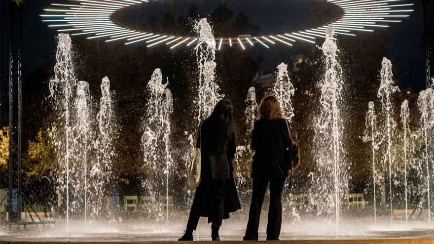 Ίδρυμα Σταύρος Νιάρχος: Εντυπωσιακή η χριστουγεννιάτικη φωταγώγησή του 