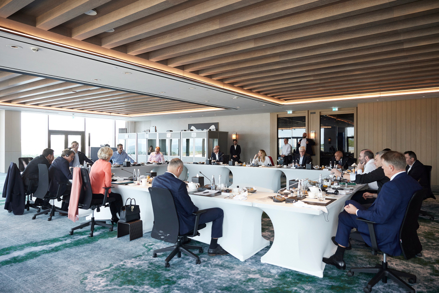 Ο Μητσοτάκης στο πρόγευμα εργασίας των ηγετών του ΕΛΚ