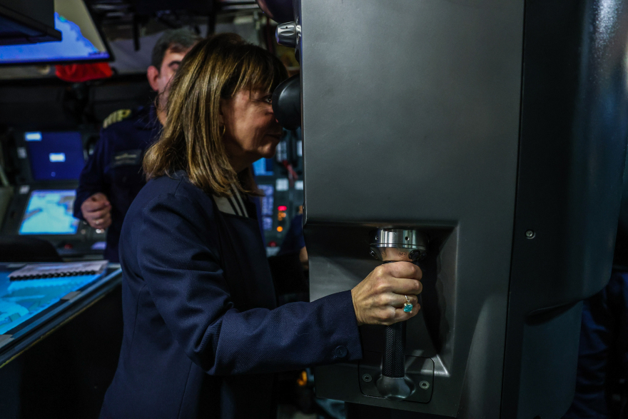 ΠτΔ: Παρούσα στον πλου του υποβρυχίου «Παπανικολής» η Σακελλαροπούλου (φωτογραφίες)