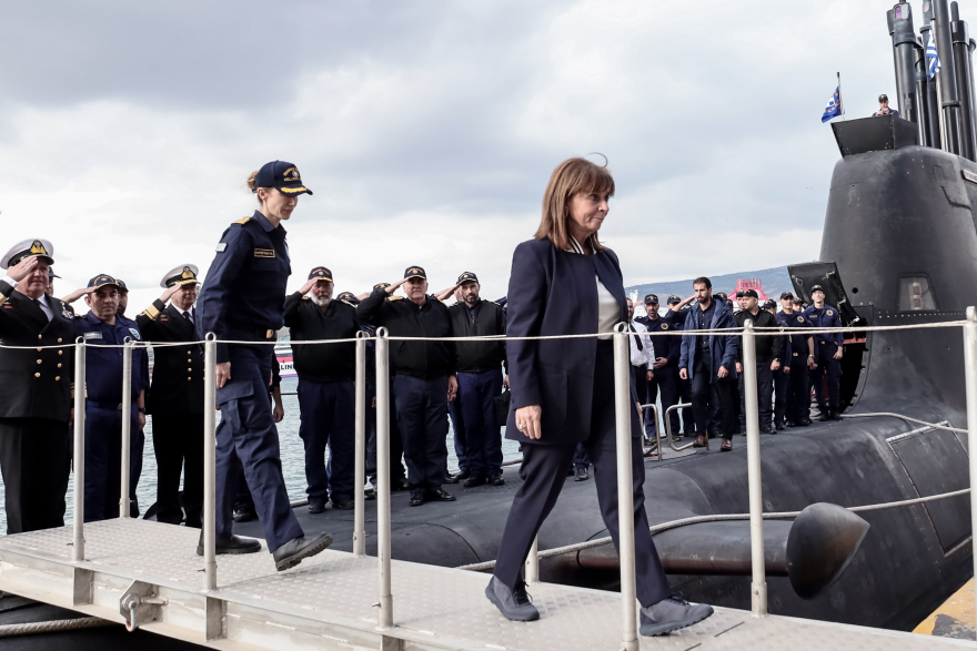 ΠτΔ: Παρούσα στον πλου του υποβρυχίου «Παπανικολής» η Σακελλαροπούλου (φωτογραφίες)