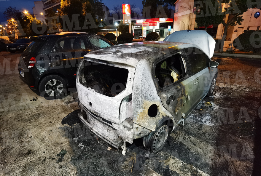 Εμπρηστική επίθεση με γκαζάκια σε μάντρα αυτοκινήτων στην Καισαριανή