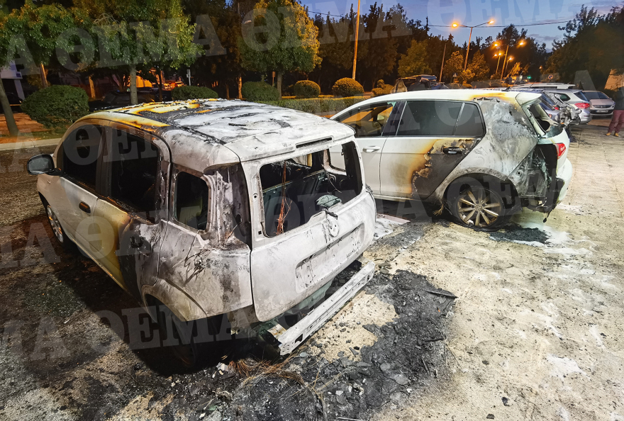 Εμπρηστική επίθεση με γκαζάκια σε μάντρα αυτοκινήτων στην Καισαριανή