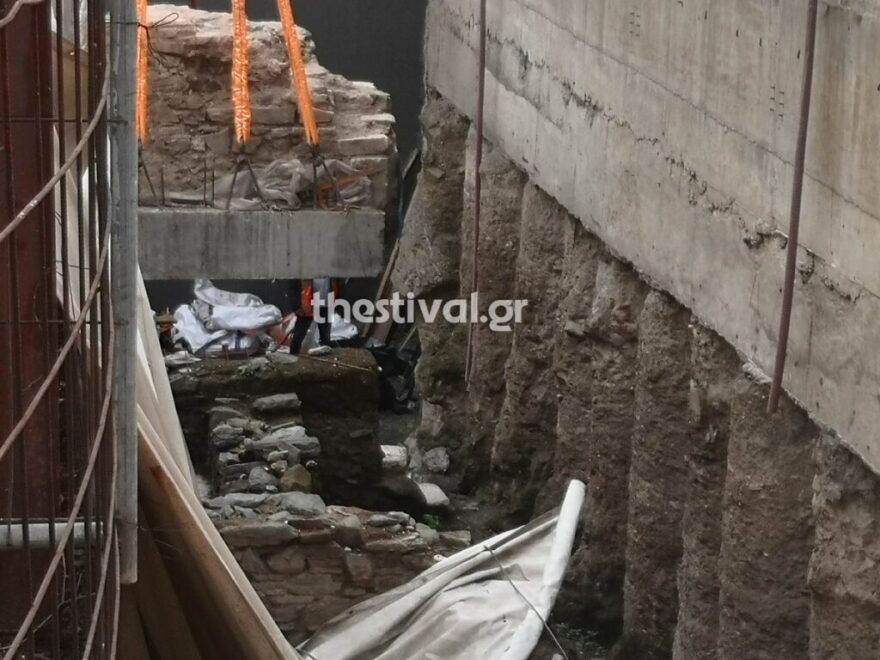 Θεσσαλονίκη: Κλειστή η Εγνατία - Επανατοποθετούνται αρχαία στον σταθμό «Αγίας Σοφίας»