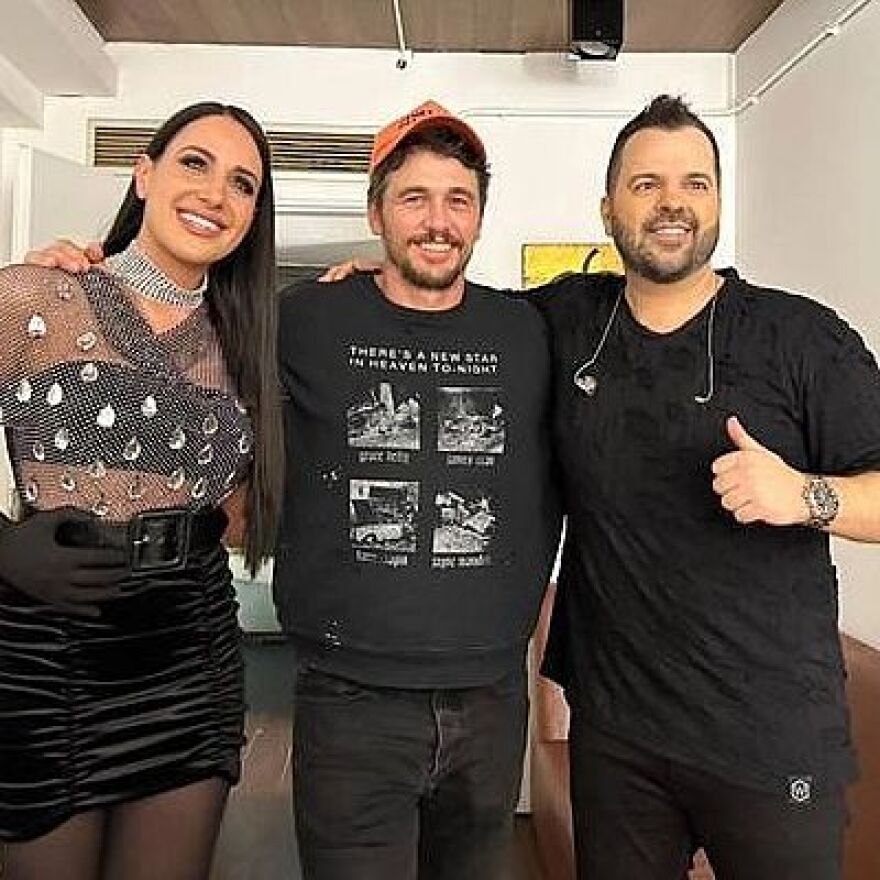 Τζέιμς Φράνκο: Ο ηθοποιός βρίσκεται ξανά στην Ελλάδα - Διασκέδασε σε γνωστό νυχτερινό κέντρο 