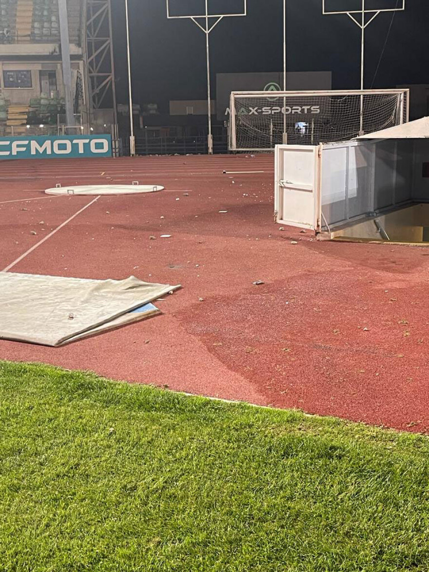 «Πεδίο μάχης» γήπεδο στη Λεμεσό σε ντέρμπι που δεν έγινε ποτέ - Δείτε βίντεο