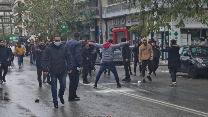 Θεσσαλονίκη: Επεισόδια από Ρομά έξω από το Ιπποκράτειο για τον 16χρονο