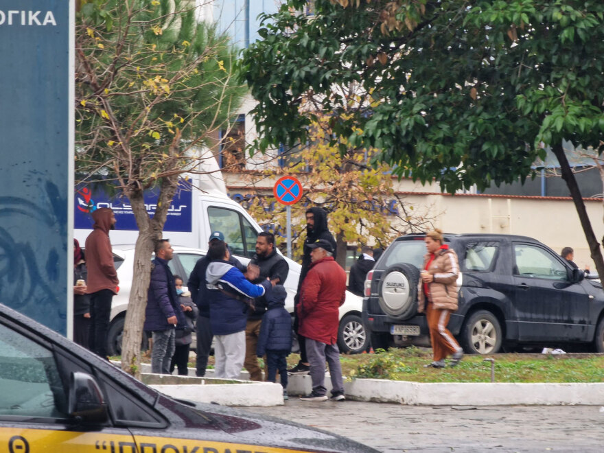 Θεσσαλονίκη: «Θα πάρουμε τον νόμο στα χέρια μας», λένε Ρομά για τον πυροβολισμό του 16χρονου μετά από καταδίωξη