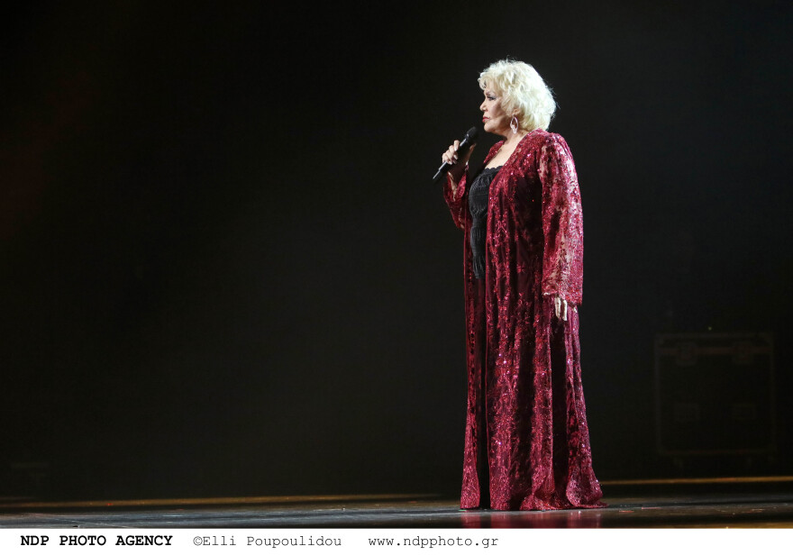  Μαρινέλλα: Η κόρη της την απόλαυσε επί σκηνής με τον σύζυγο και τα παιδιά της - Δείτε φωτογραφίες