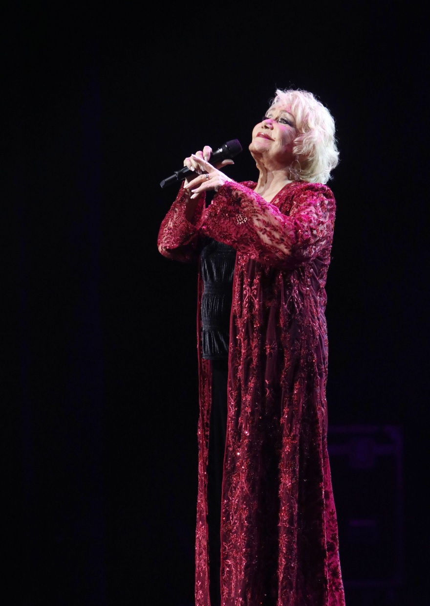  Μαρινέλλα: Η κόρη της την απόλαυσε επί σκηνής με τον σύζυγο και τα παιδιά της - Δείτε φωτογραφίες