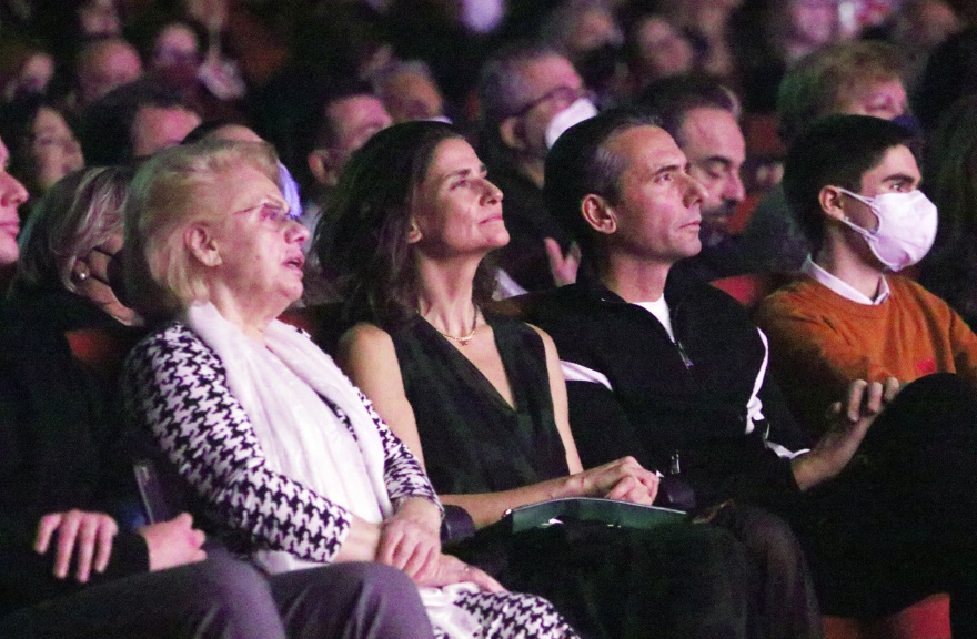  Μαρινέλλα: Η κόρη της την απόλαυσε επί σκηνής με τον σύζυγο και τα παιδιά της - Δείτε φωτογραφίες