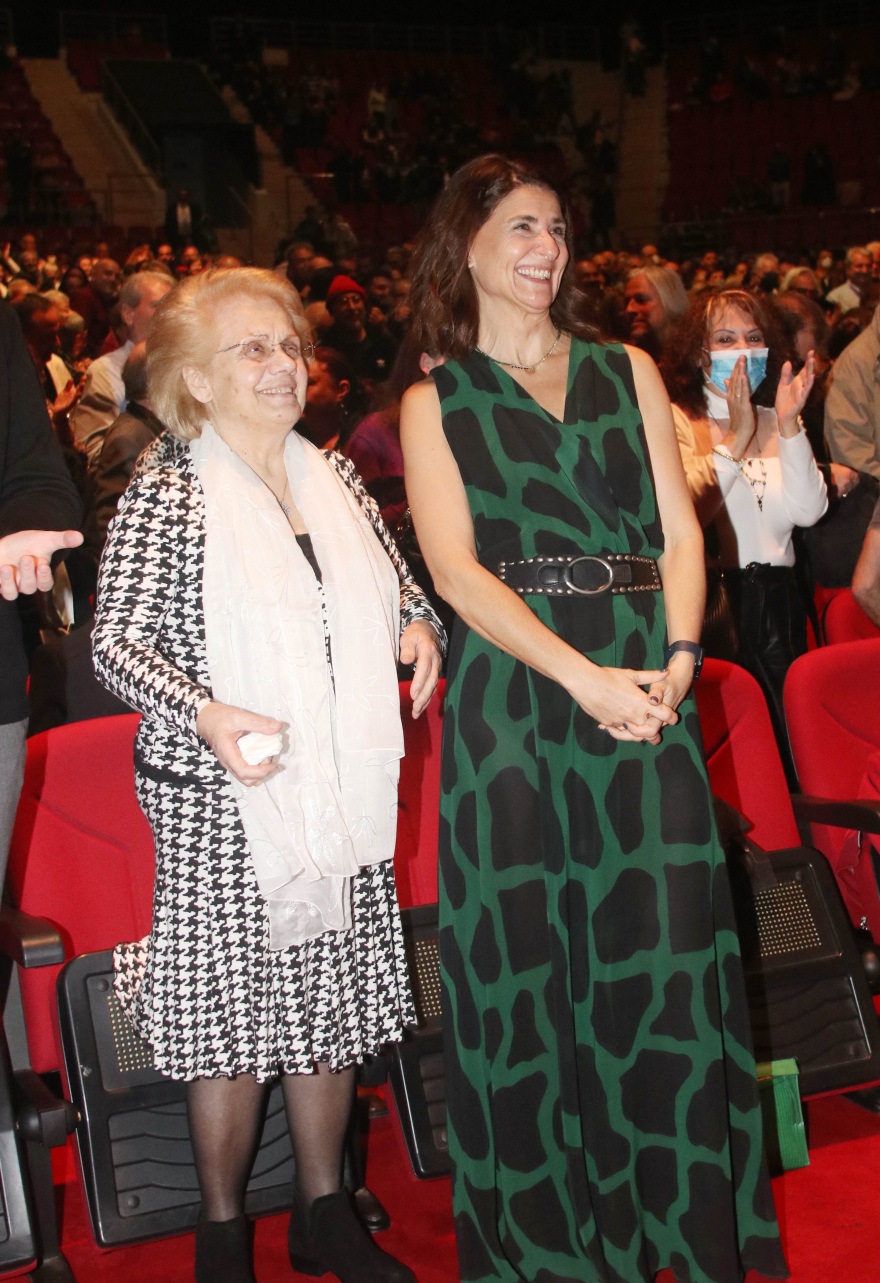  Μαρινέλλα: Η κόρη της την απόλαυσε επί σκηνής με τον σύζυγο και τα παιδιά της - Δείτε φωτογραφίες