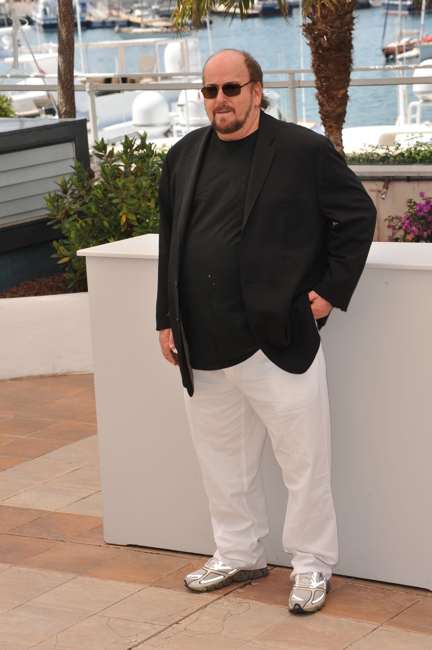 Τζέιμς Τόμπακ: Ο σκηνοθέτης με νέα αγωγή κατηγορείται ότι έχει παρενοχλήσει πάνω από 36 γυναίκες