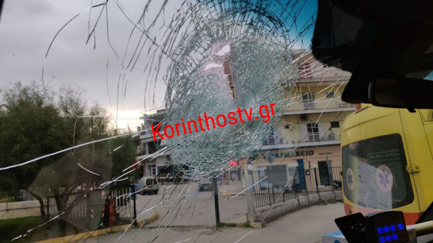 Πέταξαν πέτρες σε ασθενοφόρο στην Εθνική Οδό Αθηνών – Κορίνθου που μετέφερε διασωληνωμένο