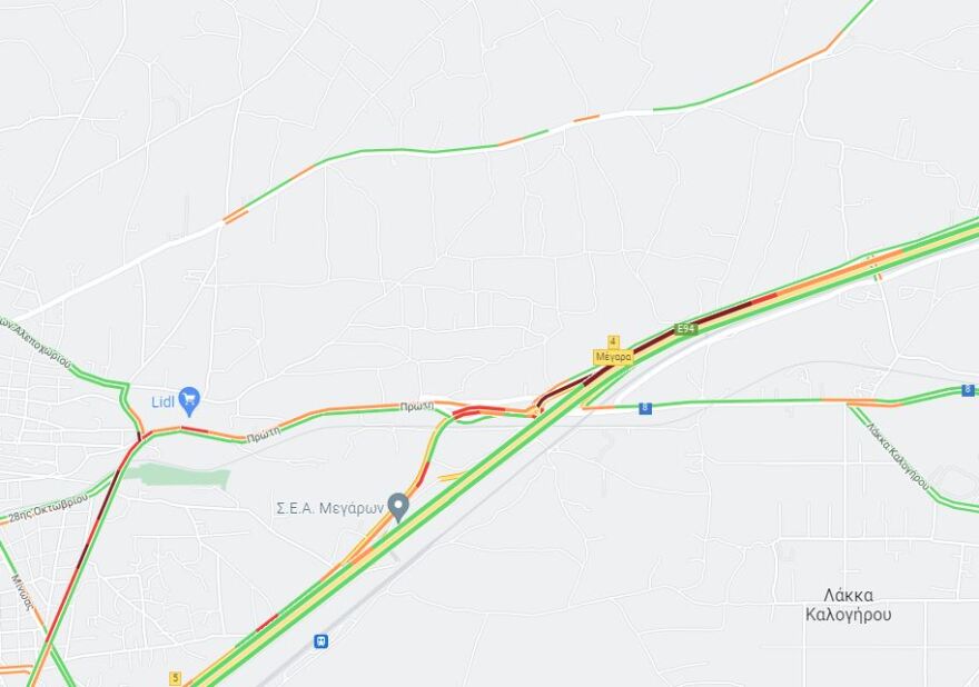 Ρομά έκλεισαν σε δύο σημεία την Εθνική Αθηνών - Κορίνθου - Συγκεντρώσεις σε Μέγαρα, Ζευγολατιό