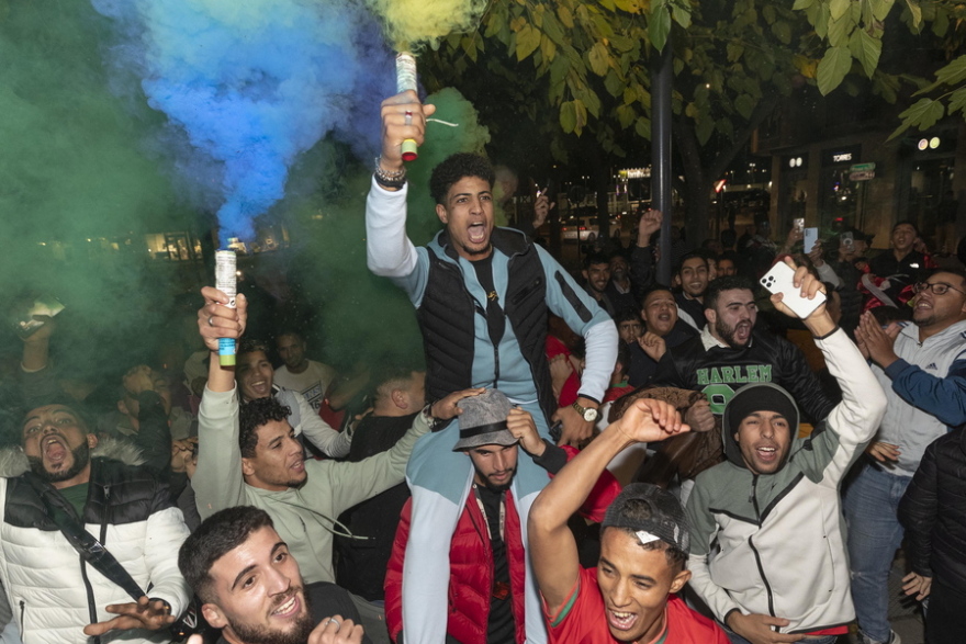 Μουντιάλ 2022: Ξέφρενοι πανηγυρισμοί από τους Μαροκινούς σε Βαρκελώνη, Μαδρίτη και Μούρθια - Δείτε βίντεο και φωτογραφίες