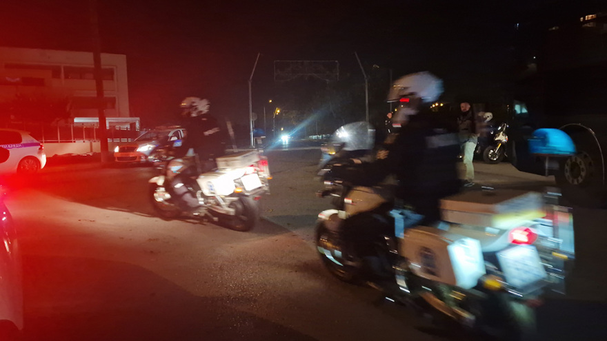 Θεσσαλονίκη: Ρομά επιτέθηκαν με μολότοφ στο κτίριο της Οικονομικής Αστυνομίας - Δείτε βίντεο