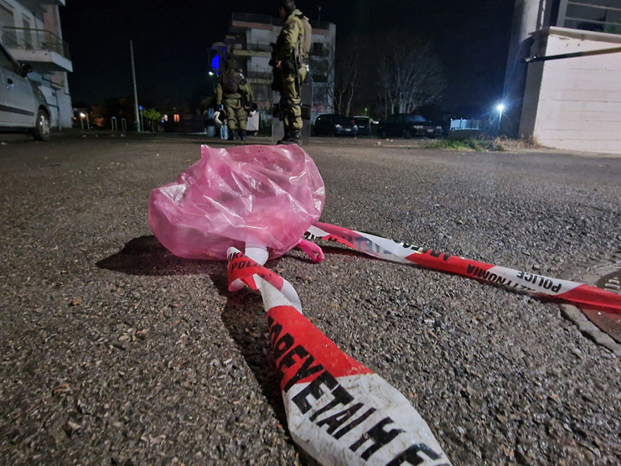 Θεσσαλονίκη: Ρομά επιτέθηκαν με μολότοφ στο κτίριο της Οικονομικής Αστυνομίας - Δείτε βίντεο